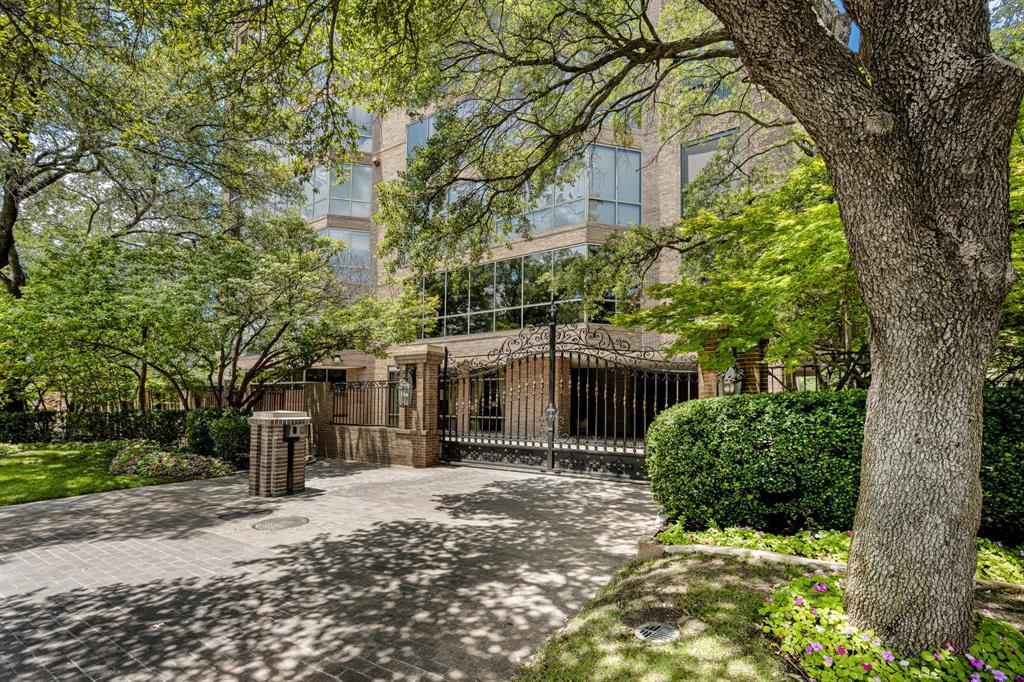 Douglas Condo 8181 - Residential