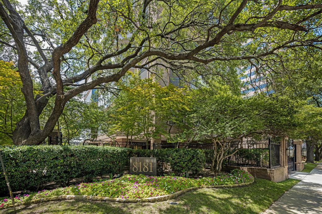 8181 Douglas Avenue 800
