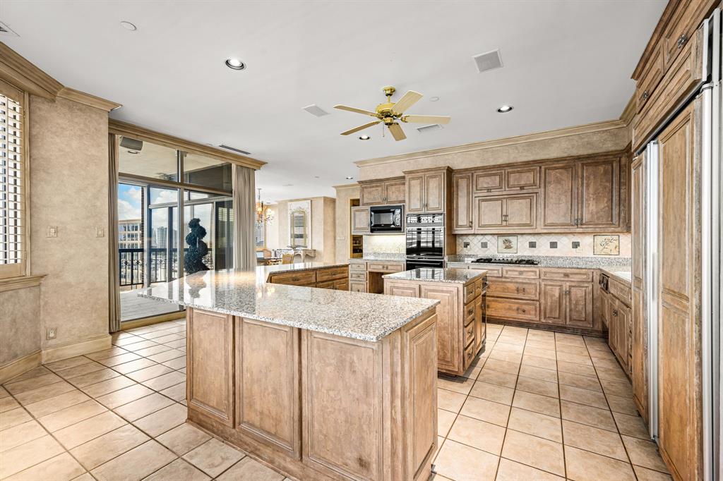 Douglas Condo 8181 - Residential