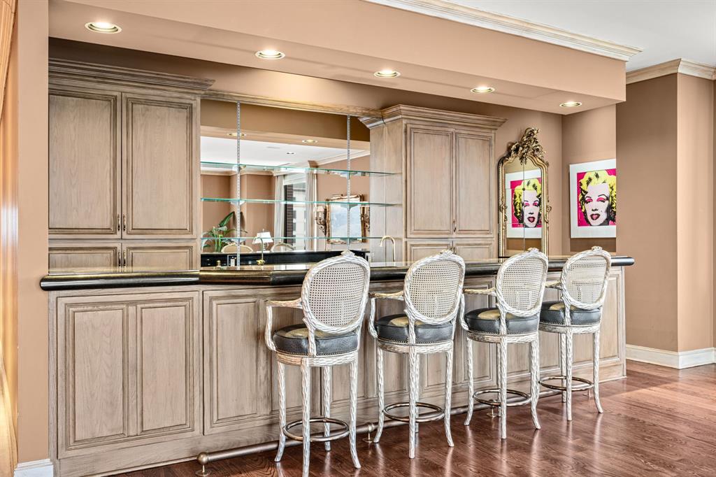 Douglas Condo 8181 - Residential