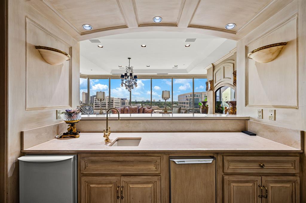 Douglas Condo 8181 - Residential