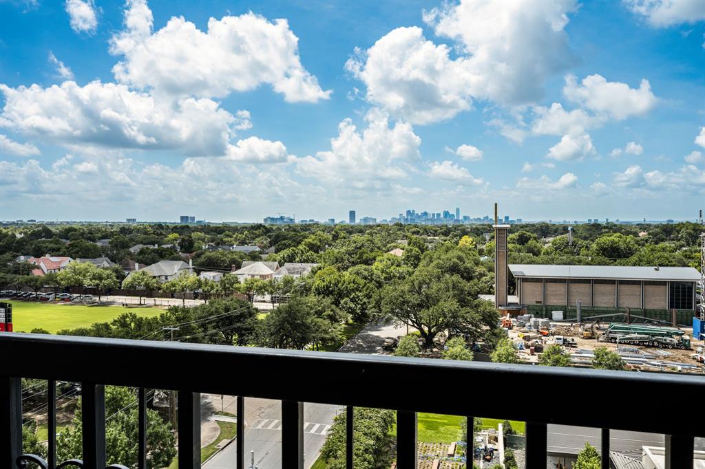 Douglas Condo 8181 - Residential