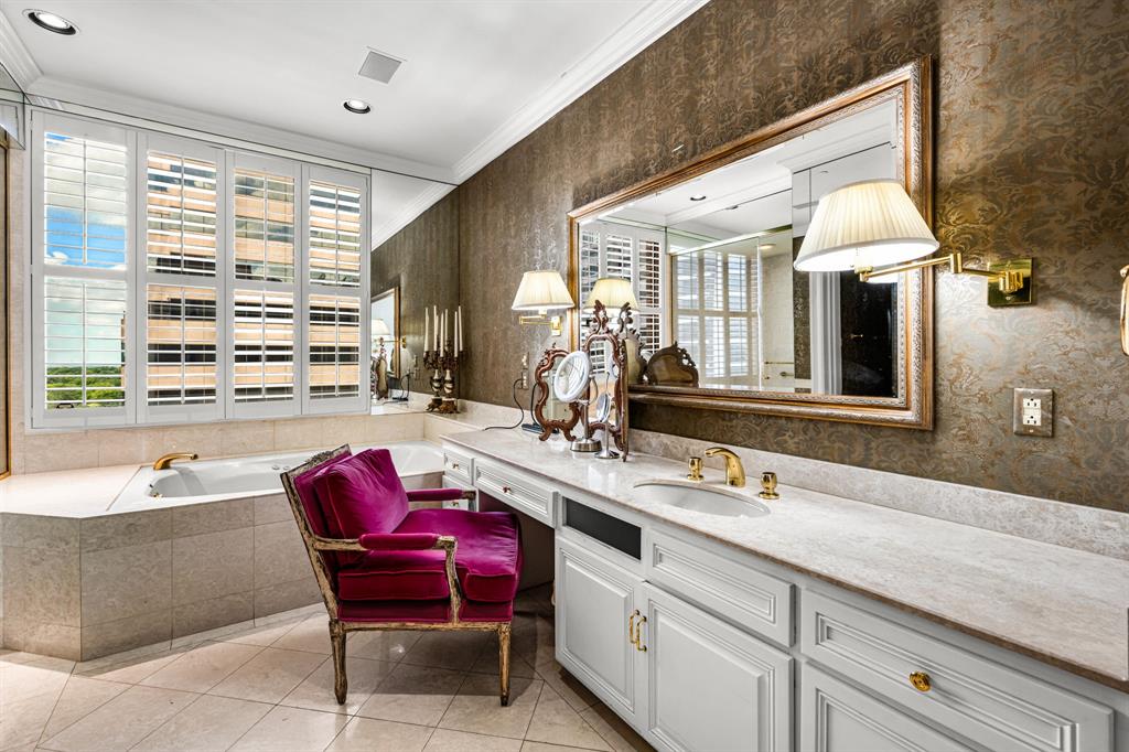 Douglas Condo 8181 - Residential