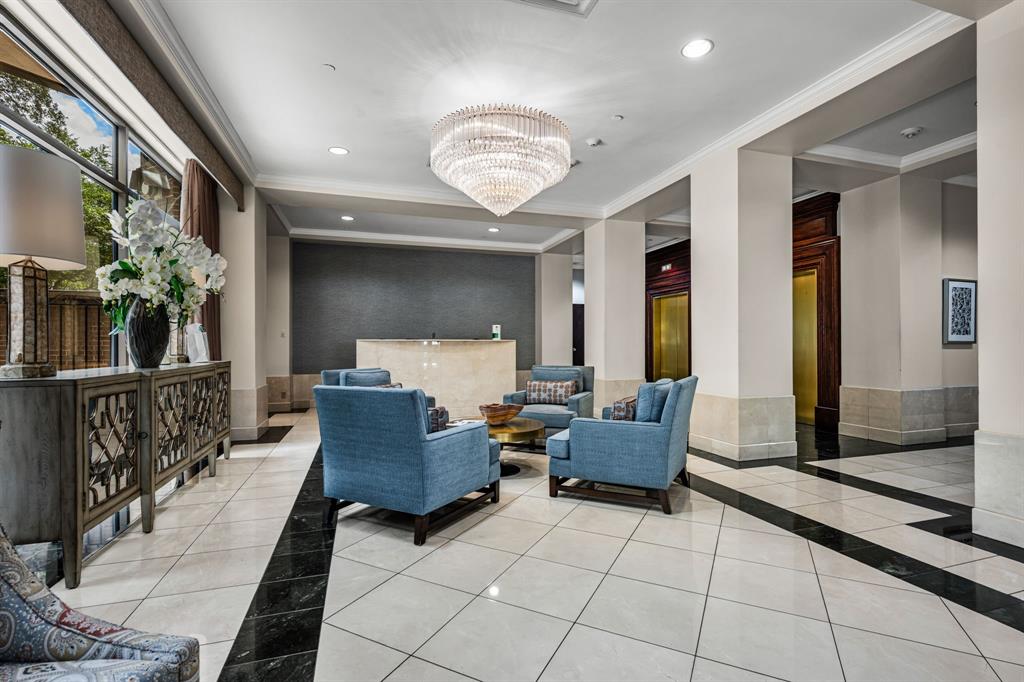 Douglas Condo 8181 - Residential