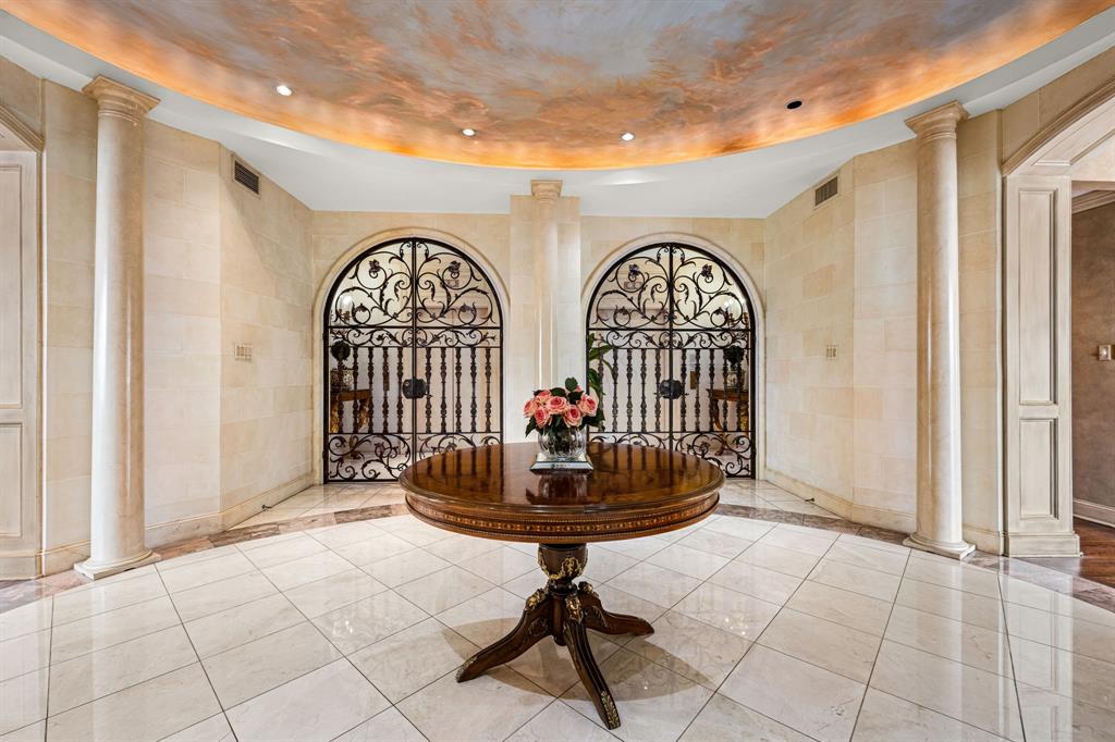 Douglas Condo 8181 - Residential