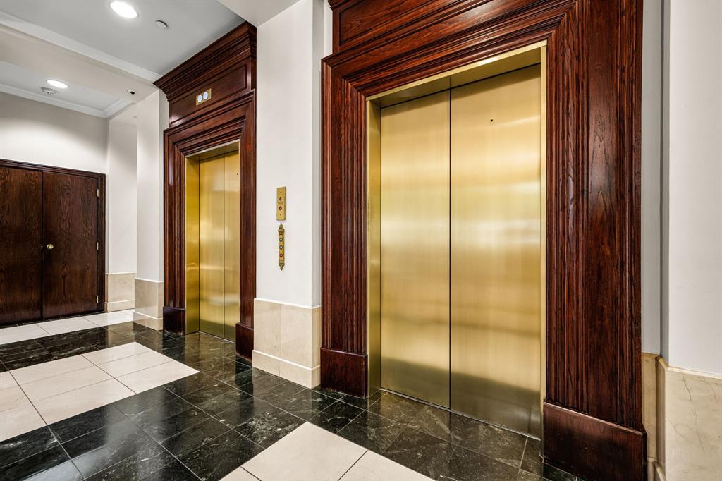 Douglas Condo 8181 - Residential