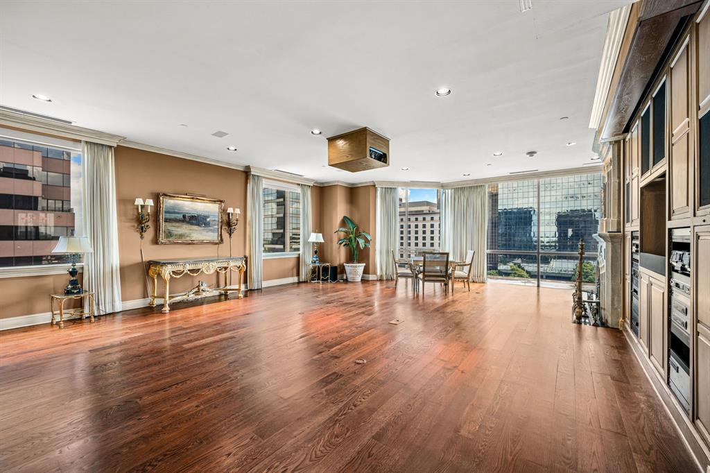 Douglas Condo 8181 - Residential