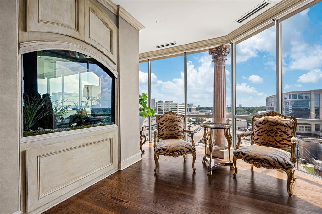 Douglas Condo 8181 - Residential