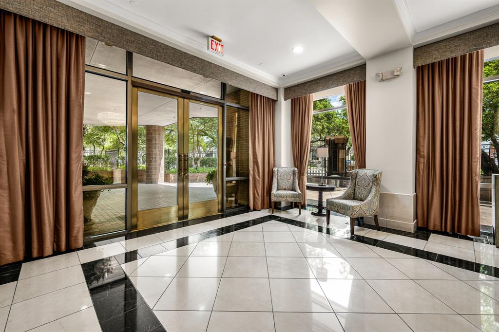 Douglas Condo 8181 - Residential