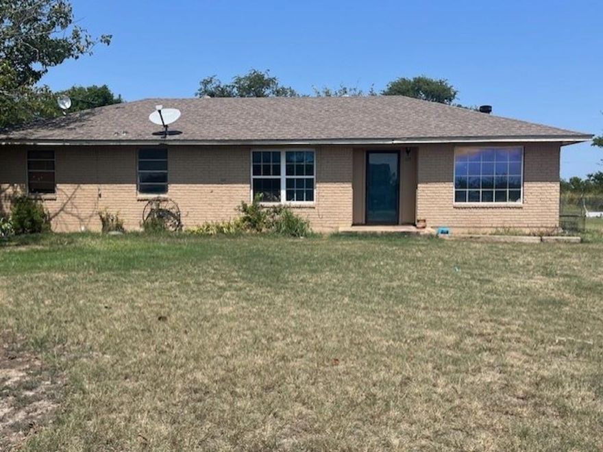 This 1980's home sits on a half-acre of land in Weatherford within the desirable school district of Peaster ISD. Bring your creativity and style to enhance this property with your own building plans and-or ideas to expand the existing property. Country vibes but still close to the necessities of town.