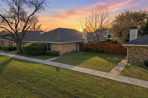 Photo of 2306 Carol Good Lane, Carrollton, TX 75006 (MLS # 21232874)