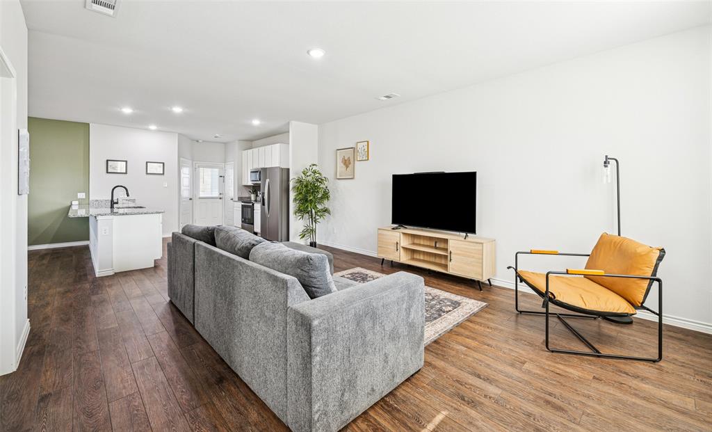 5712 Shore Point Trail