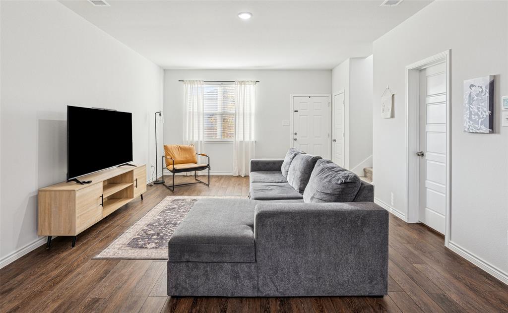 5712 Shore Point Trail