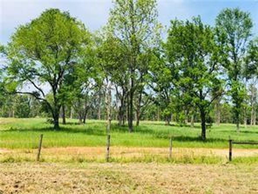 1.75 acre lot in Huck's Ridge located near Locust Hill and Hwy. 79 in Greenwood. Approximately 1 mile from I-20 for easy access to Shreveport-Bossier. This lot has been cleared with some trees remaining and ready for construction of your new dream home! No HOA. Protective covenants with a minimum of 2000 sf newly built home. Horses, barns and shop buildings are allowed to the rear. Greenwood Water, Delta Gas & Swepco. Jet spray is required.