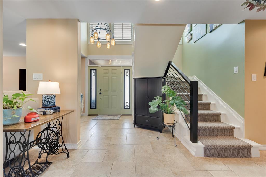 7 Riviera Court