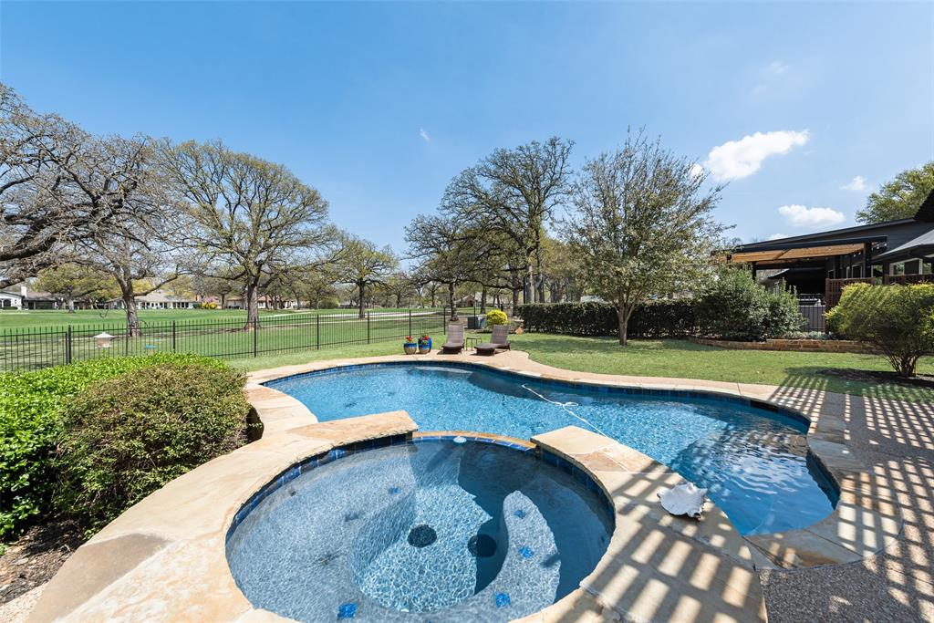7 Riviera Court
