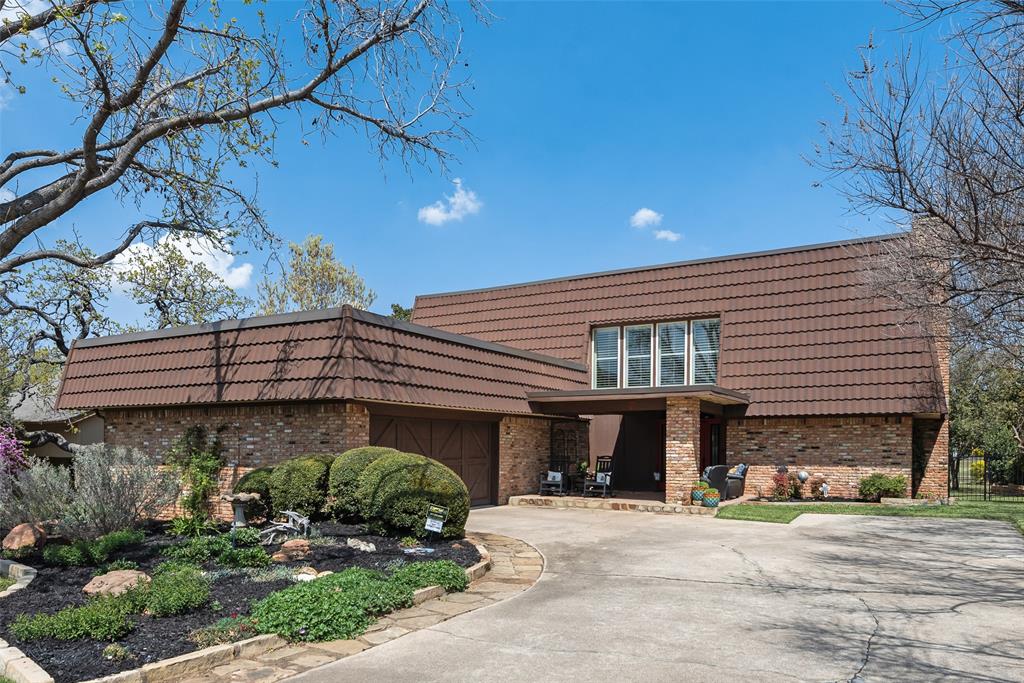 7 Riviera Court