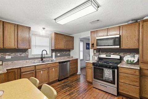 Tiny photo for 320 N Park Street, Dublin, TX 76446 (MLS # 21199478)