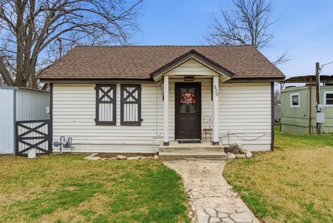 Tiny photo for 320 N Park Street, Dublin, TX 76446 (MLS # 21199478)