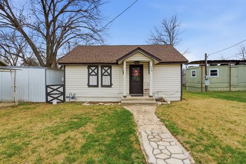 Tiny photo for 320 N Park Street, Dublin, TX 76446 (MLS # 21199478)