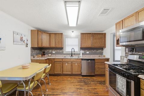 Tiny photo for 320 N Park Street, Dublin, TX 76446 (MLS # 21199478)