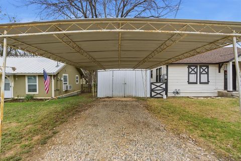 Tiny photo for 320 N Park Street, Dublin, TX 76446 (MLS # 21199478)