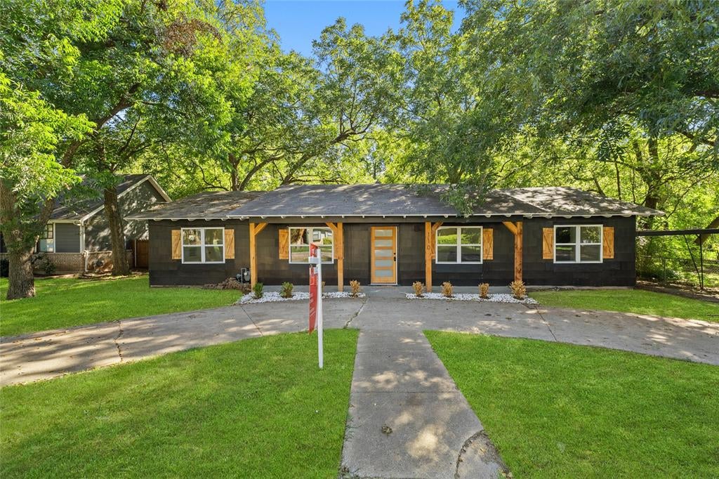 110 Hackberry Street