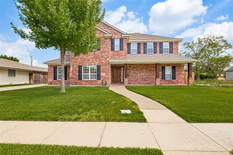 Photo of 10918 Beauty Lane, Dallas, TX 75229 (MLS # 21388020)