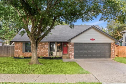 Photo of 804 Virginia Boulevard, Midlothian, TX 76065 (MLS # 21299411)