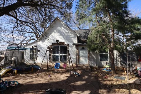 146 W Baggett Avenue Poolville TX 76487