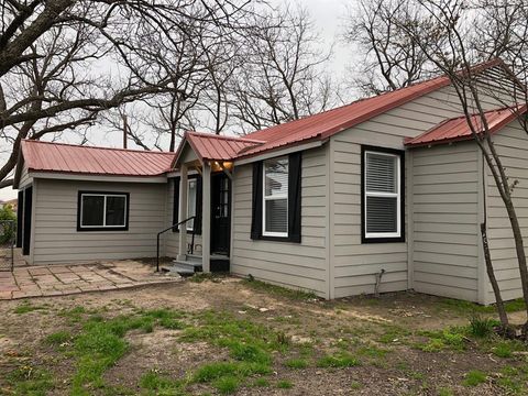 Photo of 1310 S 5th Street, Bonham, TX 75418 (MLS # 21259514)
