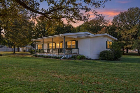 Photo of 404 Cleveland Road, Granbury, TX 76049 (MLS # 21404567)