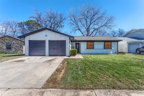 A home in Lake Dallas