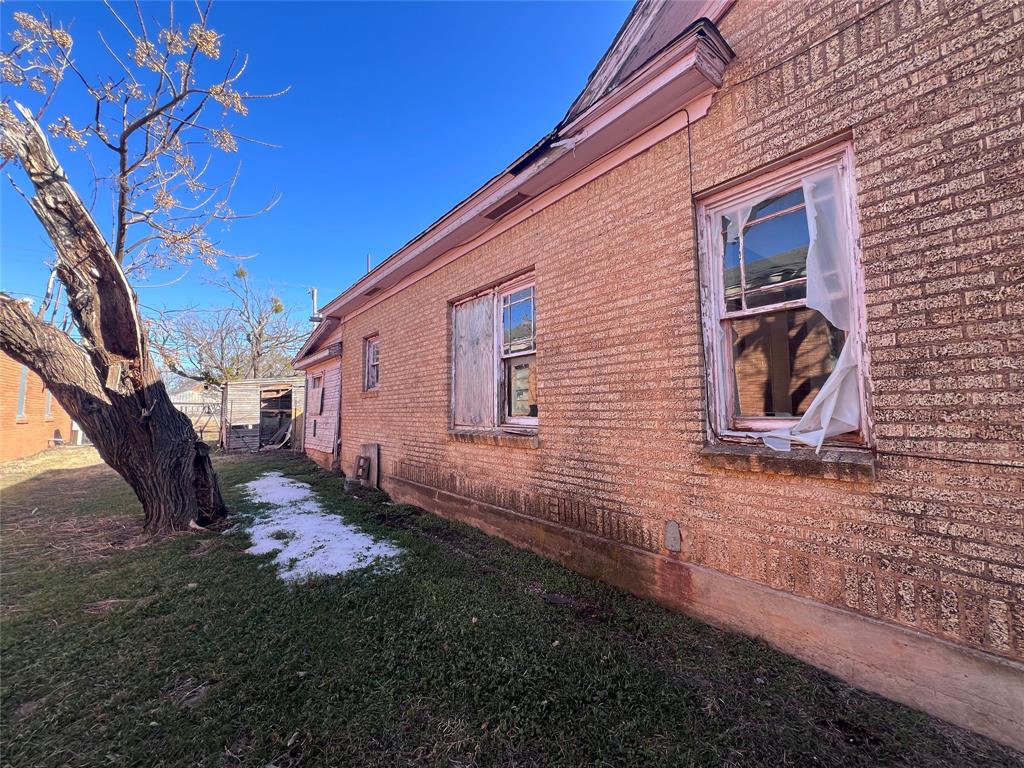 407 Commercial Avenue