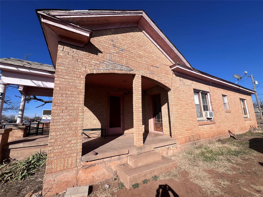 407 Commercial Avenue