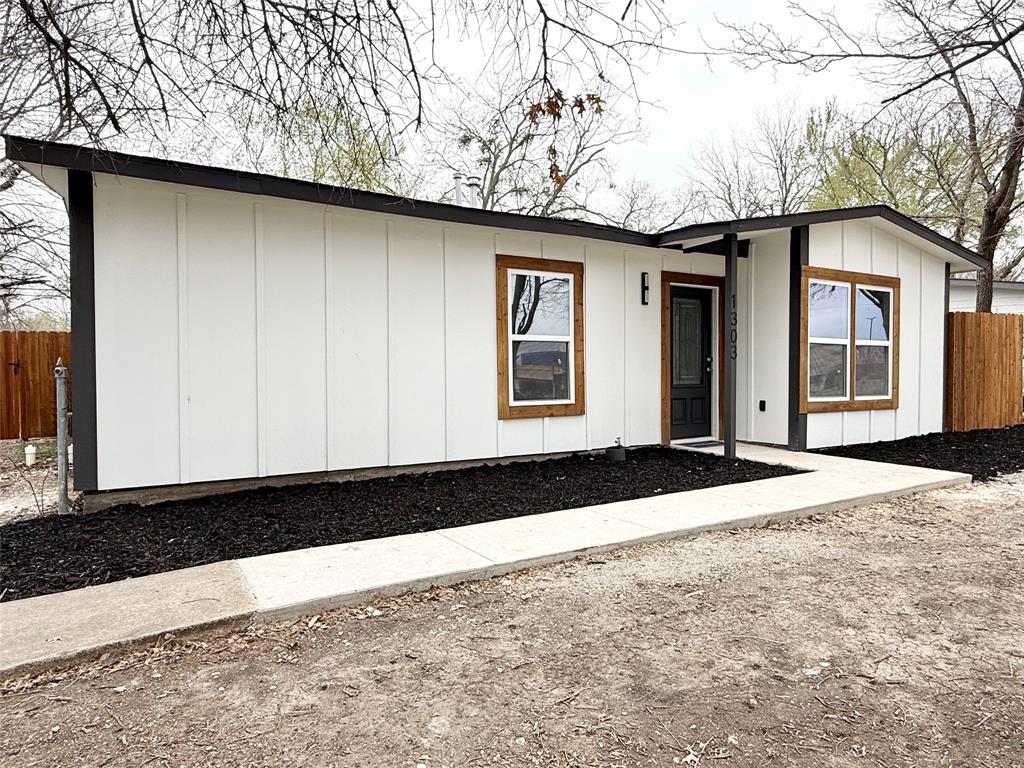 1303 N Galloway Avenue