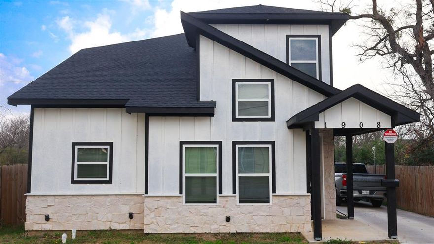 MOTIVATED SELLER! Come take a look at this 4 Bedroom, 2.5 Bathroom Home. Open floor plan with plenty of room for Family & Entertaining. Once you see this home you will realize it's the one you have been looking for. Beautiful Kitchen with Quartz Counters. Driveway that leads to big back yard for family cookouts.