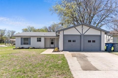 Photo of 1539 Willowbrook Street, Lancaster, TX 75134 (MLS # 21216294)