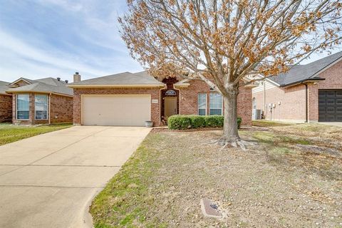 Photo of 10625 Ashmore Drive, Fort Worth, TX 76131 (MLS # 21193832)