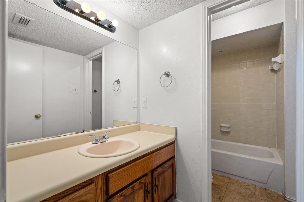 Creekside Twnhms Ph 1 - Residential Lease