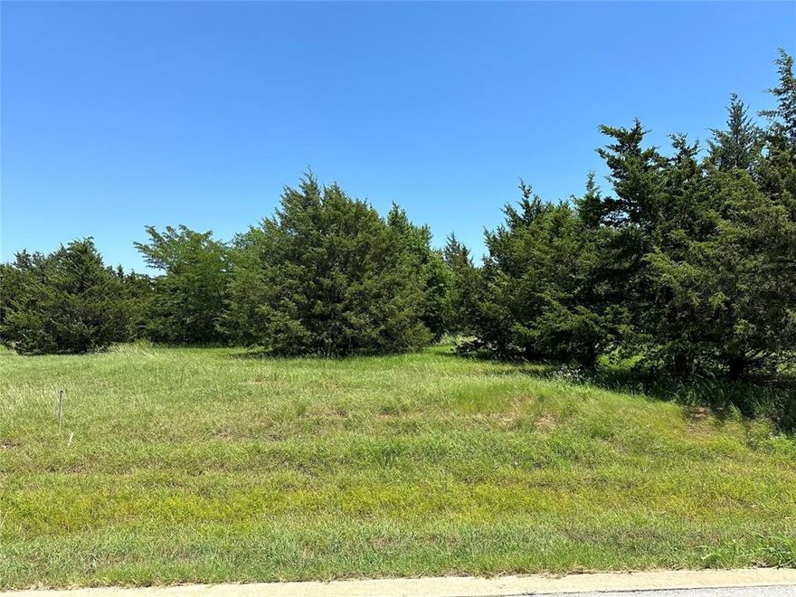 A beautiful lot in Rock Creek, This lot comes with 2 weeks per year at the  Villas, so enjoy a Jack Nicklaus designed course and access to a beautiful lake and all the other amenities like the pool, spa, gym. This lot backs up to a privately owned ranch, so no build behind you.  Come see this one and the resort before it’s gone.