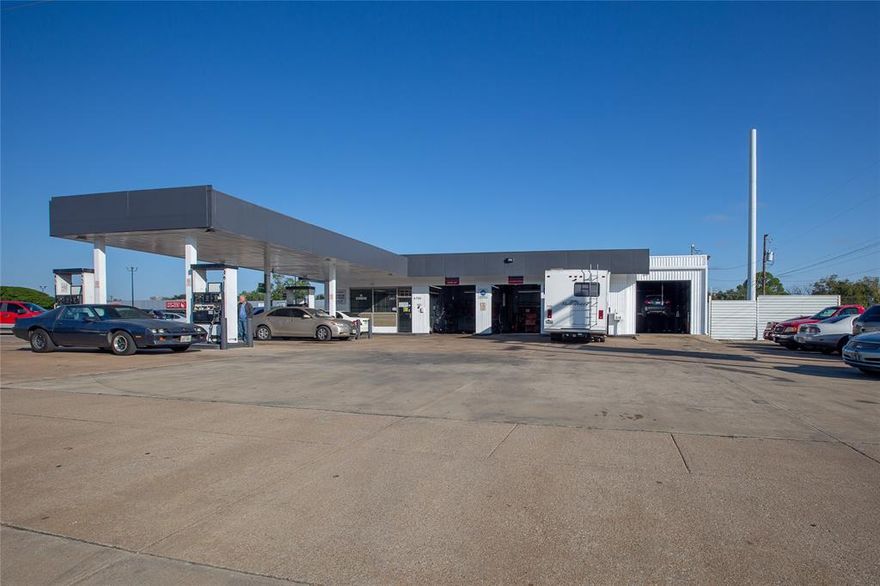3 Gas Tanks two 10K and one 12K tank
Zoned PD, sits on .48 acres
4,626 SF building that includes a service station and 5 functional service bays
Pole sign
Alon gas station
Built in 1965, Renovated in 2005
