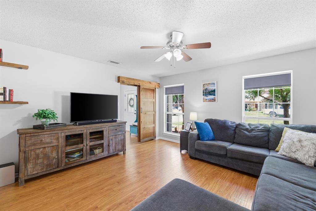 1229 Oxford Lane