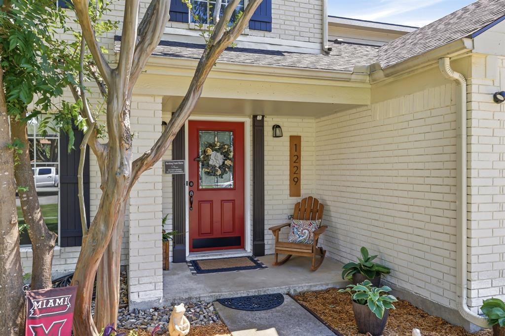 1229 Oxford Lane
