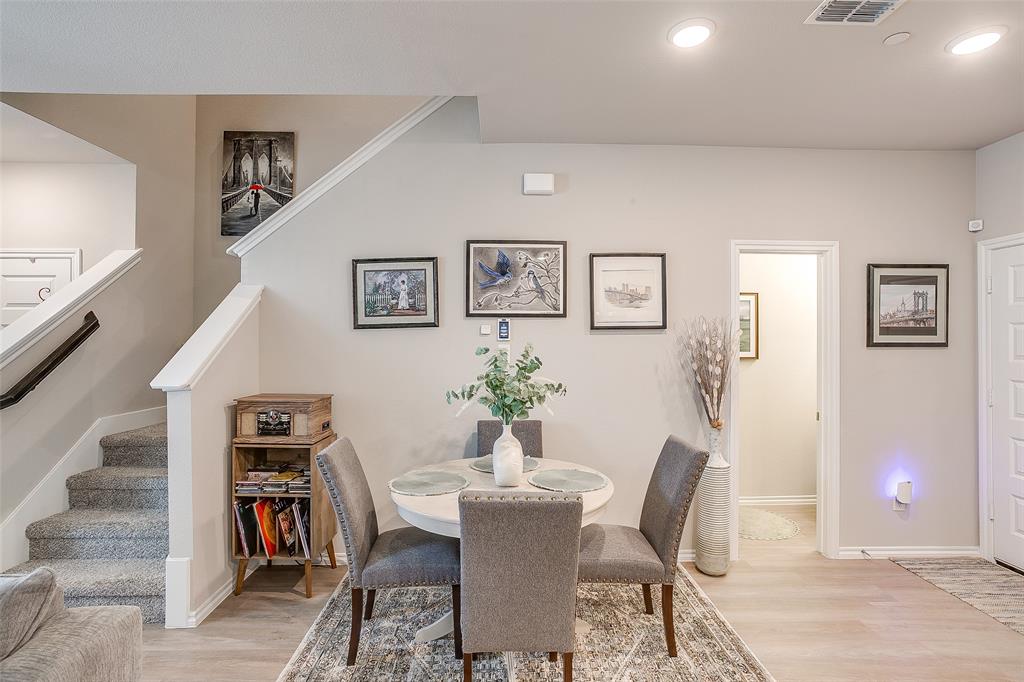 Cloverleaf - Residential