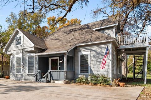 216 W Willingham Street Cleburne TX 76033