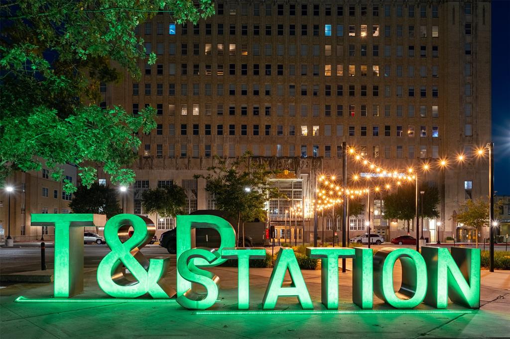 Texas & Pacific Lofts Condo - Residential