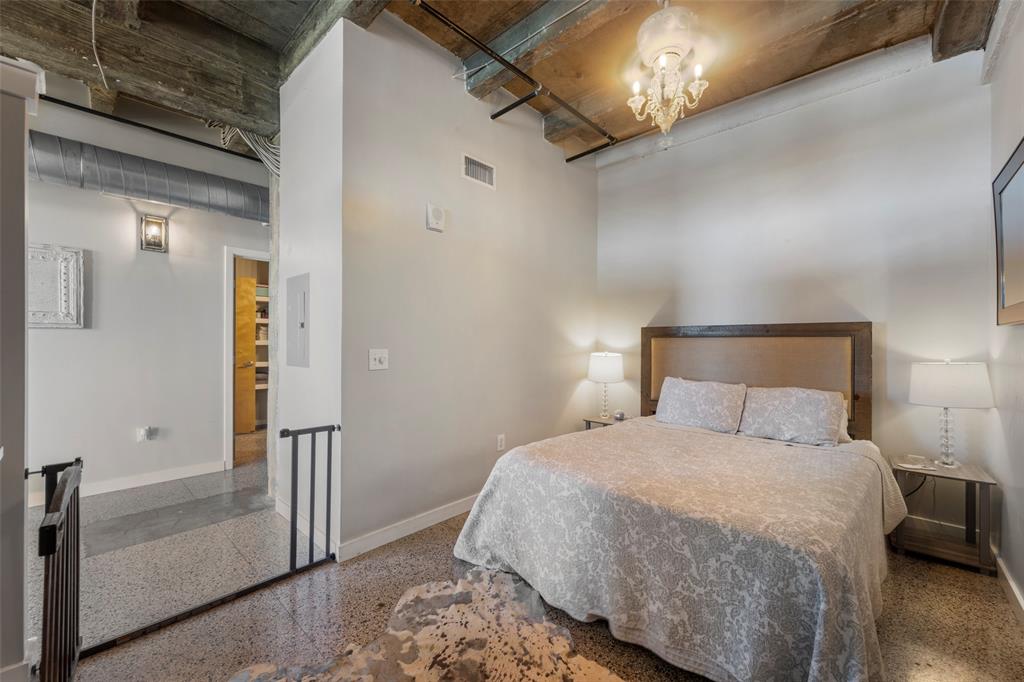 Texas & Pacific Lofts Condo - Residential