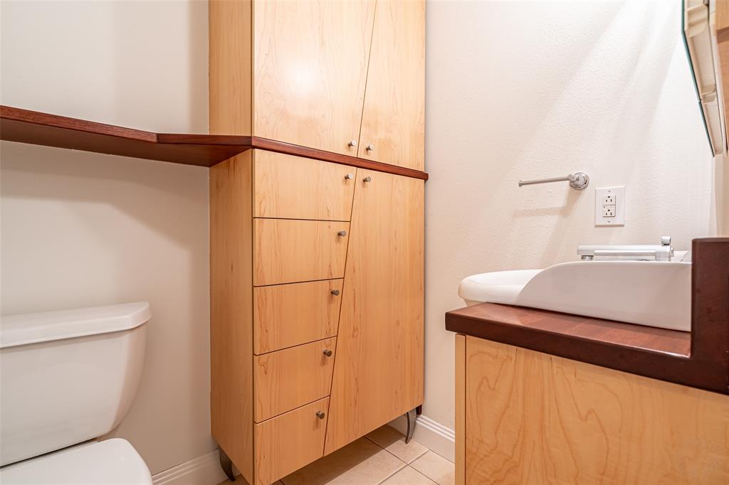 Chart House Condo The - Residential