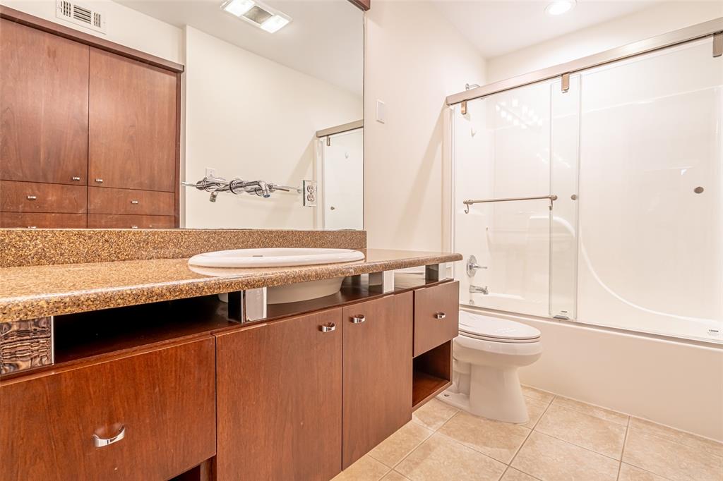 Chart House Condo The - Residential